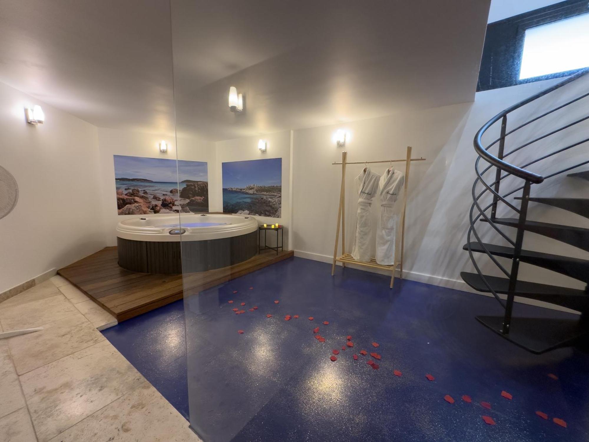 Mieuxqualhotel Jacuzzi Privatif La Parenthese Bordeaux Exterior photo